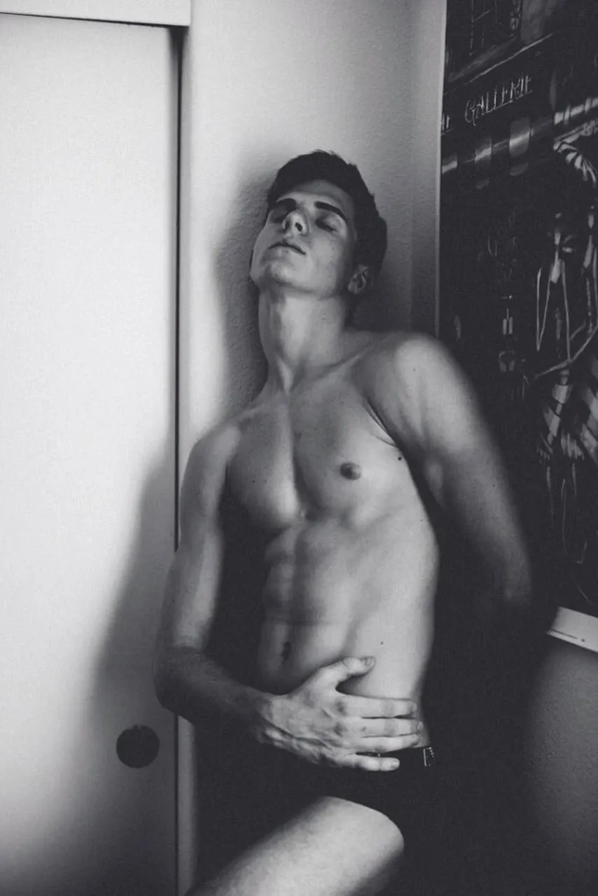 Exploring the World of Cock Confidence: How Bulging Swimsuits Drive Engagement