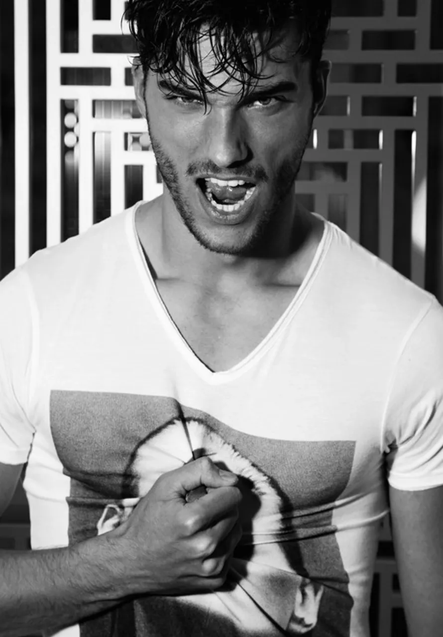 Sweat & Skin: Gym Bulges Exposed