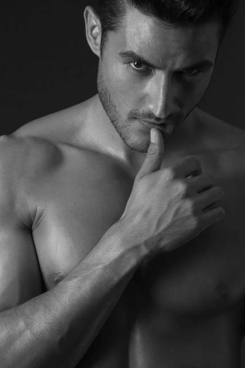 Sweat & Skin: Gay Gym Models Unzipped