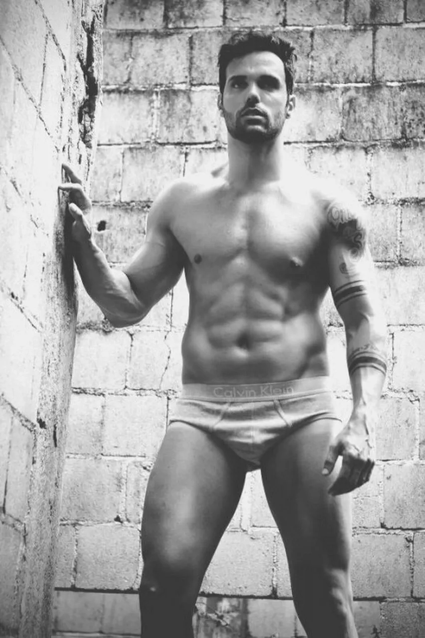 Throbbing Titans: Hottest Guy Bulges