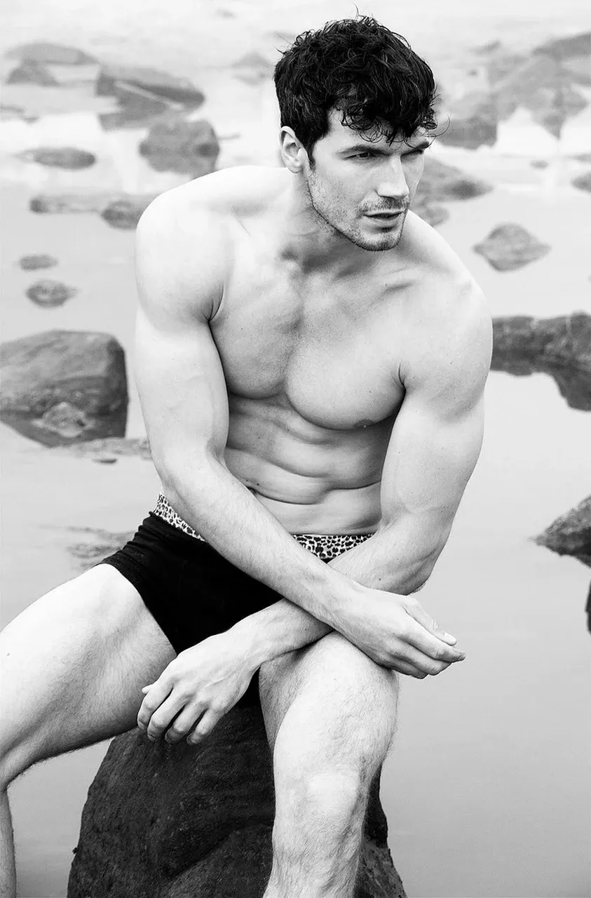 Sizzling Snaps: Gay Thirst Traps & Bulging Bliss