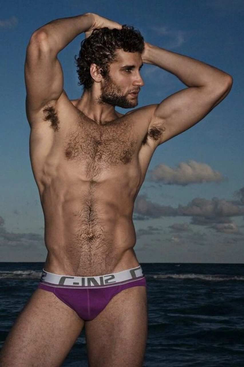 Cock Confidence: How Thirst Traps are Redefining Erotic Gay Content with Throbbing Packages