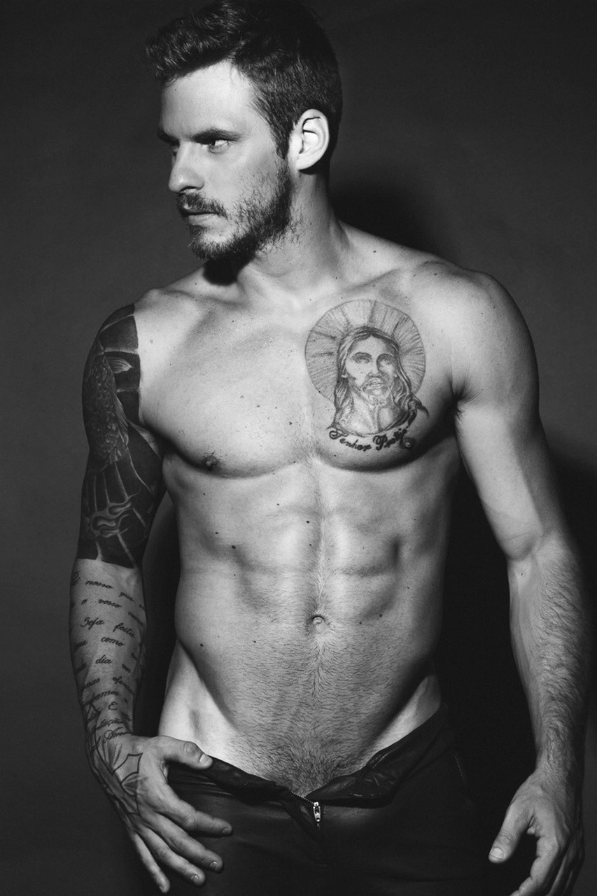 Beneath the Lycra: Celebrating the Allure of Gay Speedo Bulges