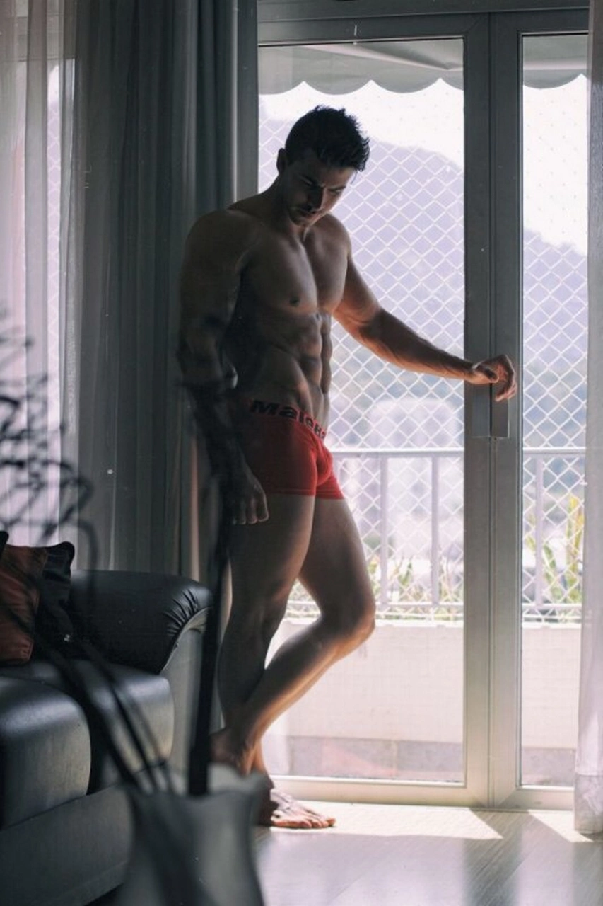 Throbbing Thrills: Speedo Bulge Bliss