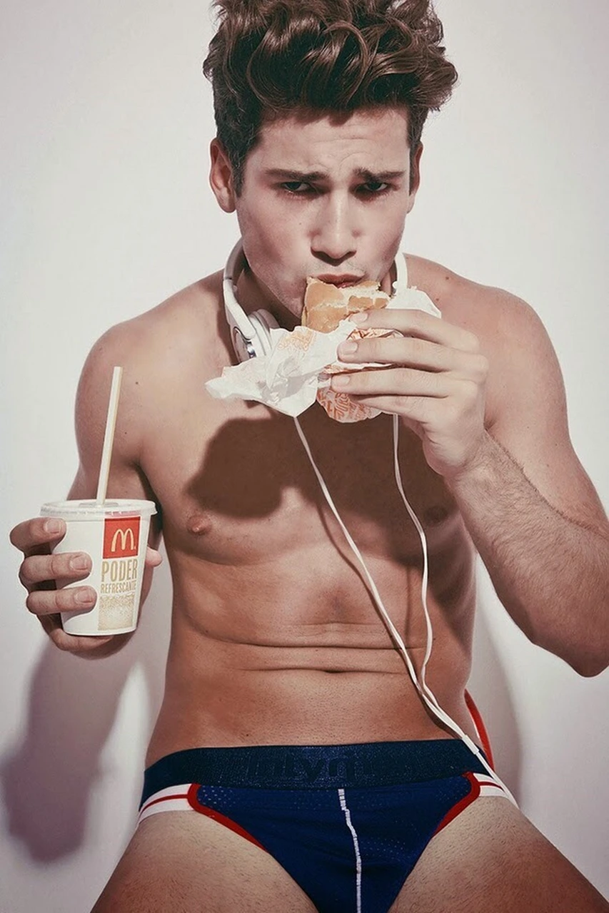 Twink Throb: Bulging Bliss Unzipped