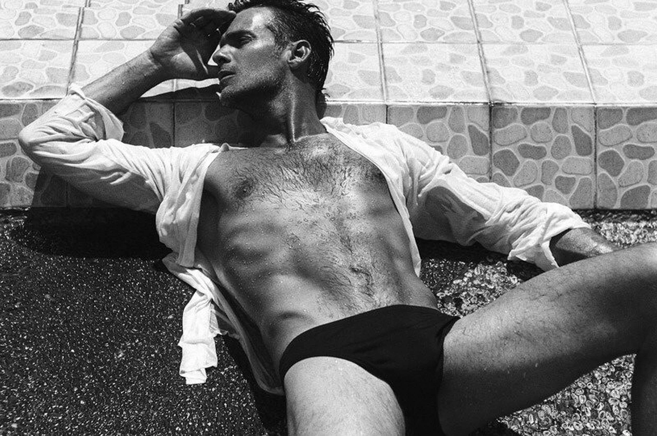 The Art of the Tease: How Hot Gay Amateurs Master the Perfect Bulge Shot