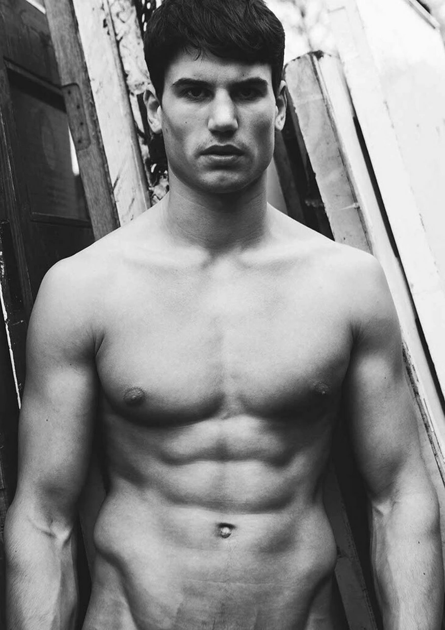 Balls to the Wall: The Most Awe-Inspiring Heavy-Hangers and How They Dominate the Thirst Trap Game