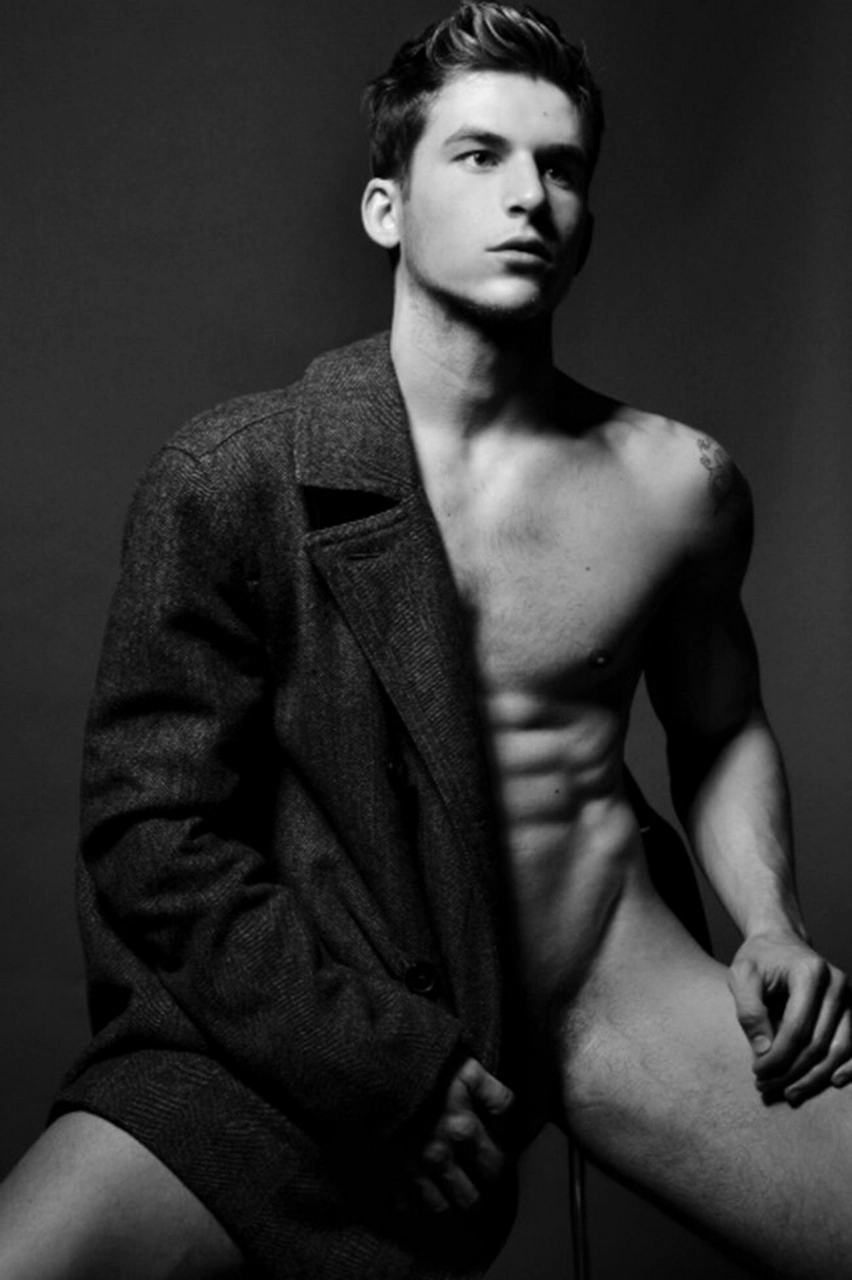 Thrust & Throbbers: Revealing Gay Gym Models