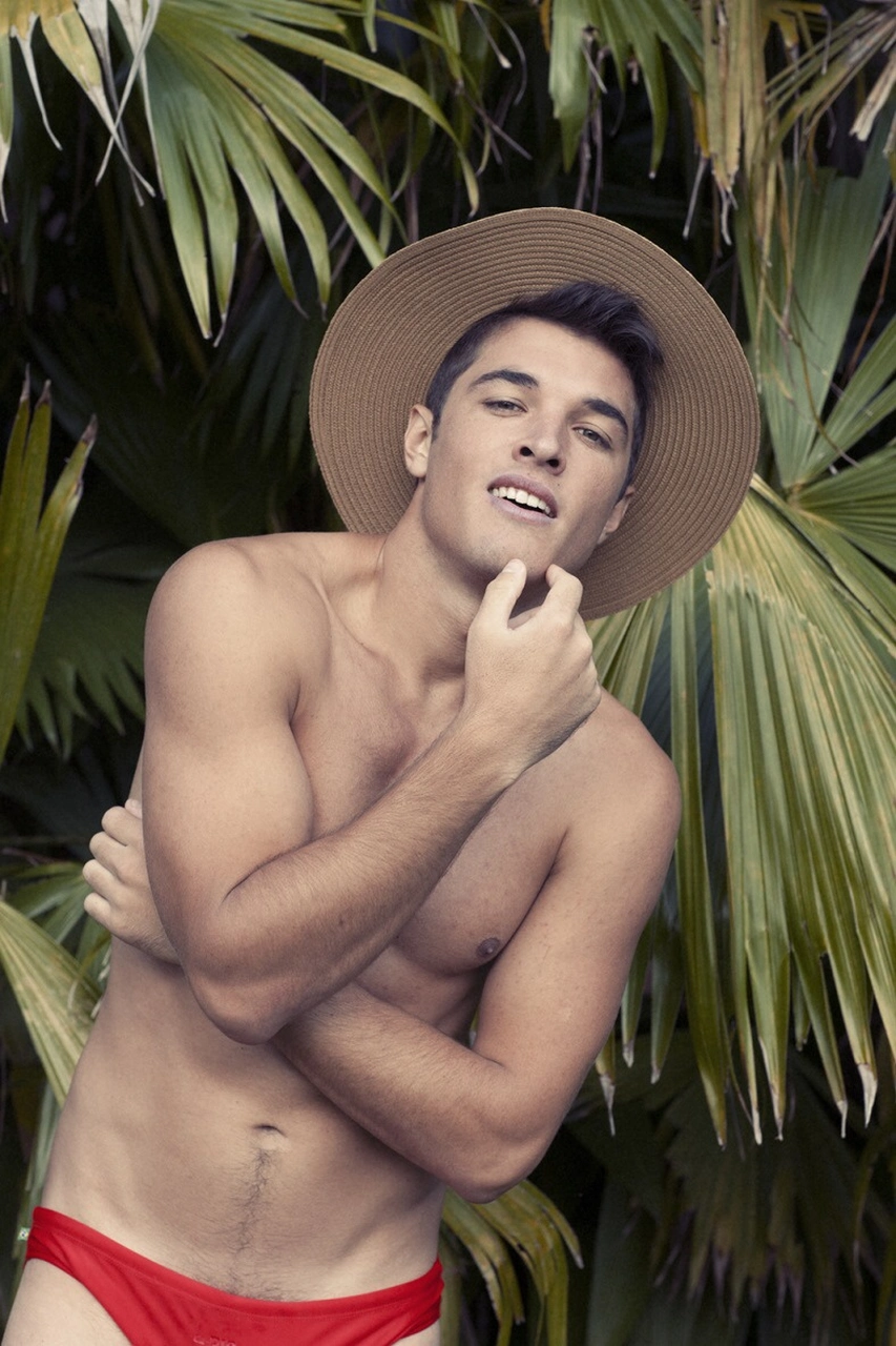 Unwrapping the Top Shelf: Biggest Bulges on Gay OnlyFans