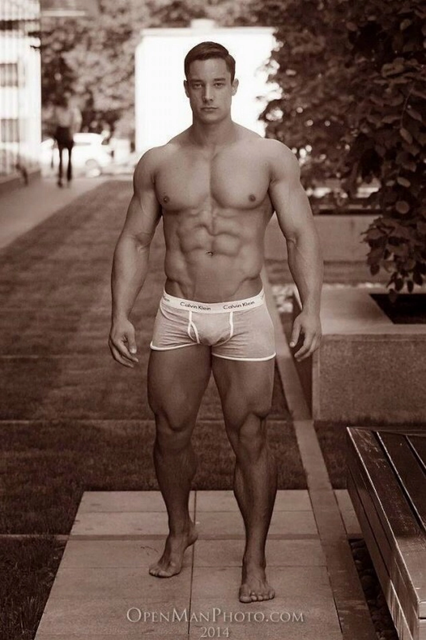 Size Matters, But So Does Presentation: Expert Tips for Styling a Bulge That Demands a Second Glance