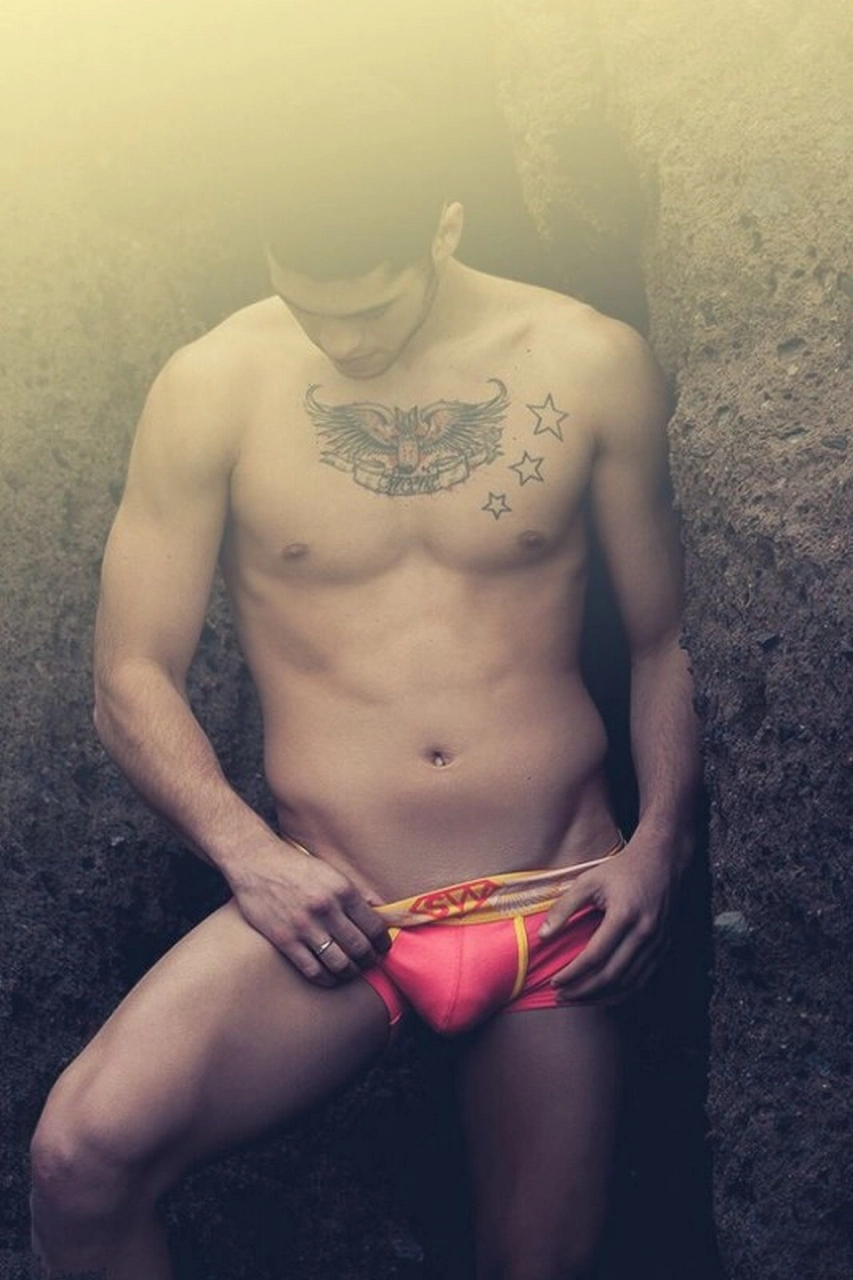 Sweat & Skin: Gym Bulges Exposed