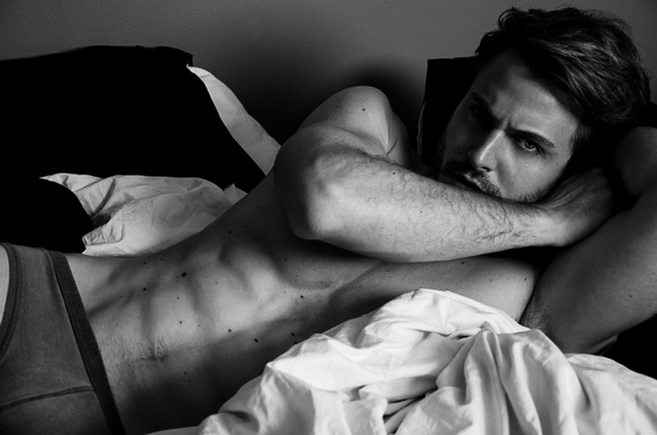 Thirst Trap Breakdown: The Angles, Poses, and Outfits That Turn a Bulge Into a Full-Blown Obsession