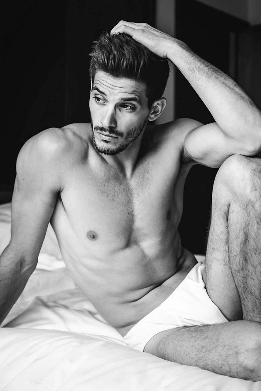 Thrusting Throttles: OnlyFans' Hottest Bulges Exposed