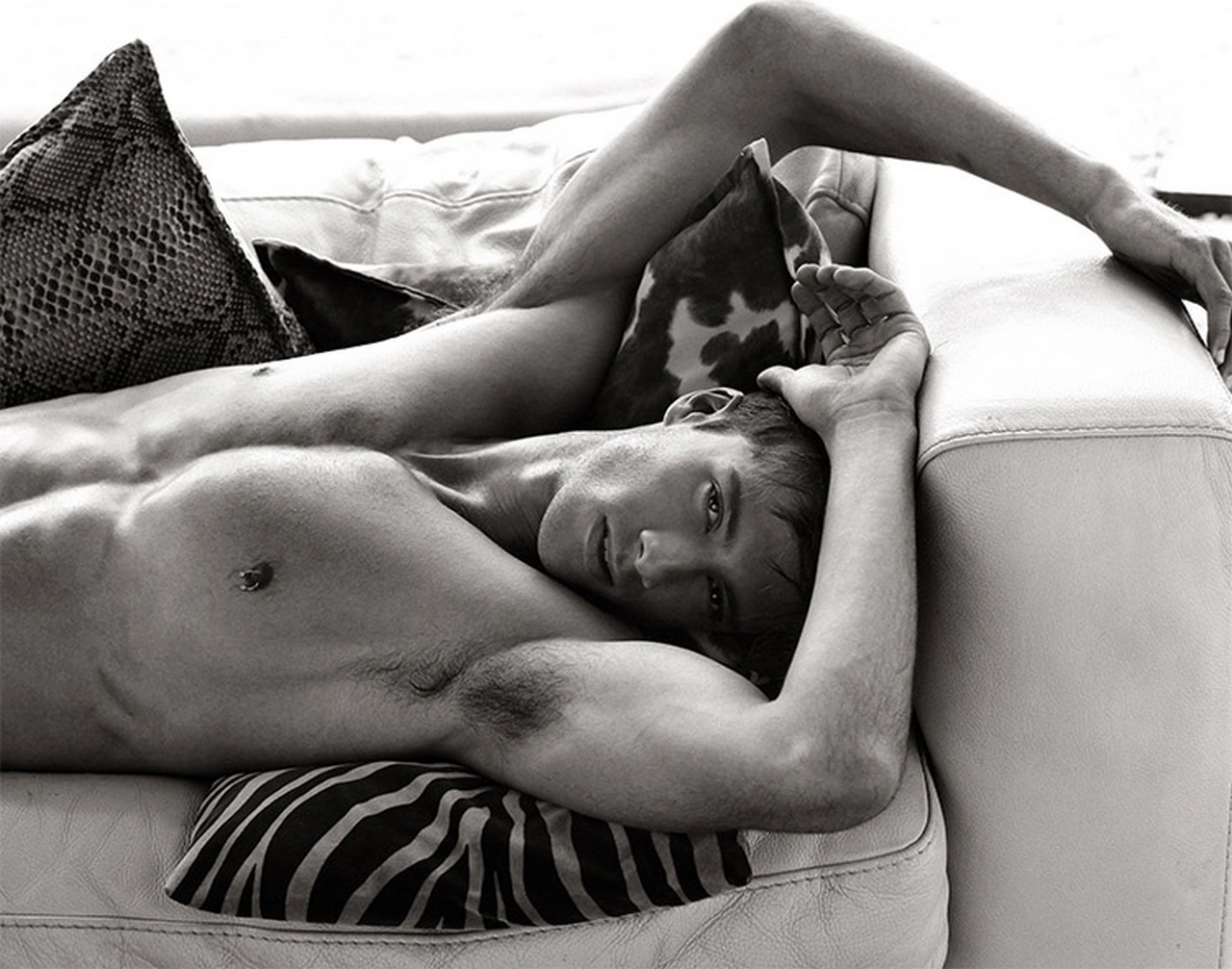 Exploring the Art of the Bulge: A Peek into the Steamiest Photoshoots