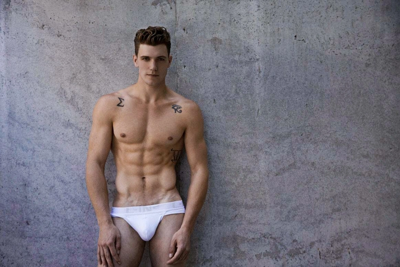 Sizzling Shirtless Studs: Throbbing Thirst Traps Exposed