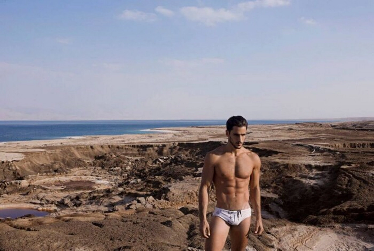 Head Turning, Pulse Pounding: The Art of the Bulge in Gay Thirst Traps