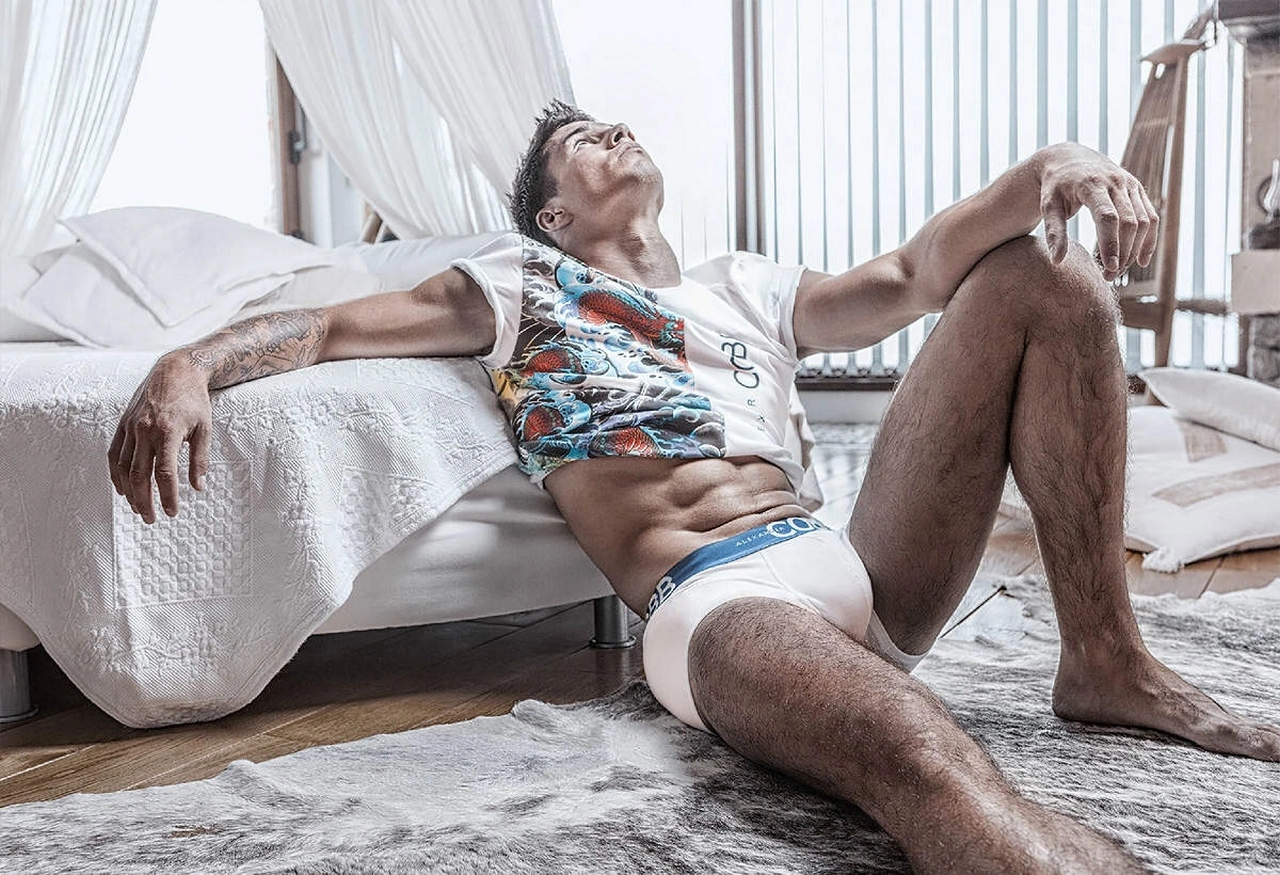 Thirst Trap Anatomy: Why the Best Bulges Are All About Tension, Thickness, and Tease