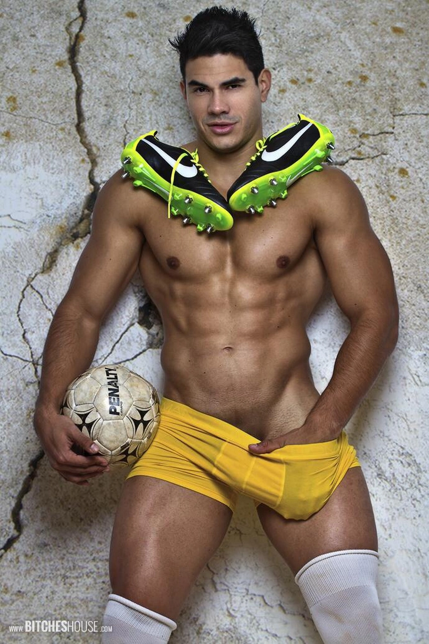 Real Men, Real Bulges: Where to Find the Hottest Gay Thirst Traps with the Most Impressive Packages