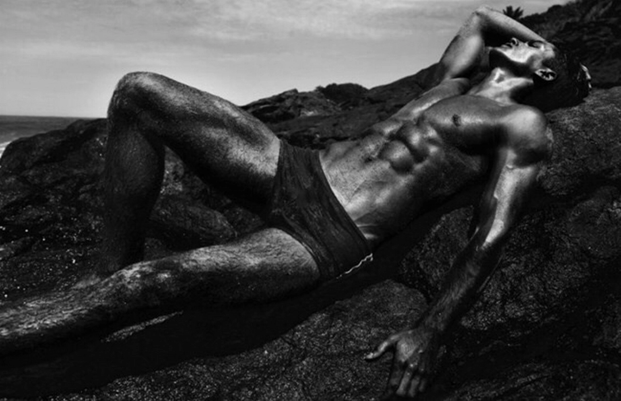 Bulge Psychology: Why a Heavy Hang and a Thick Outline Drive Us Wild