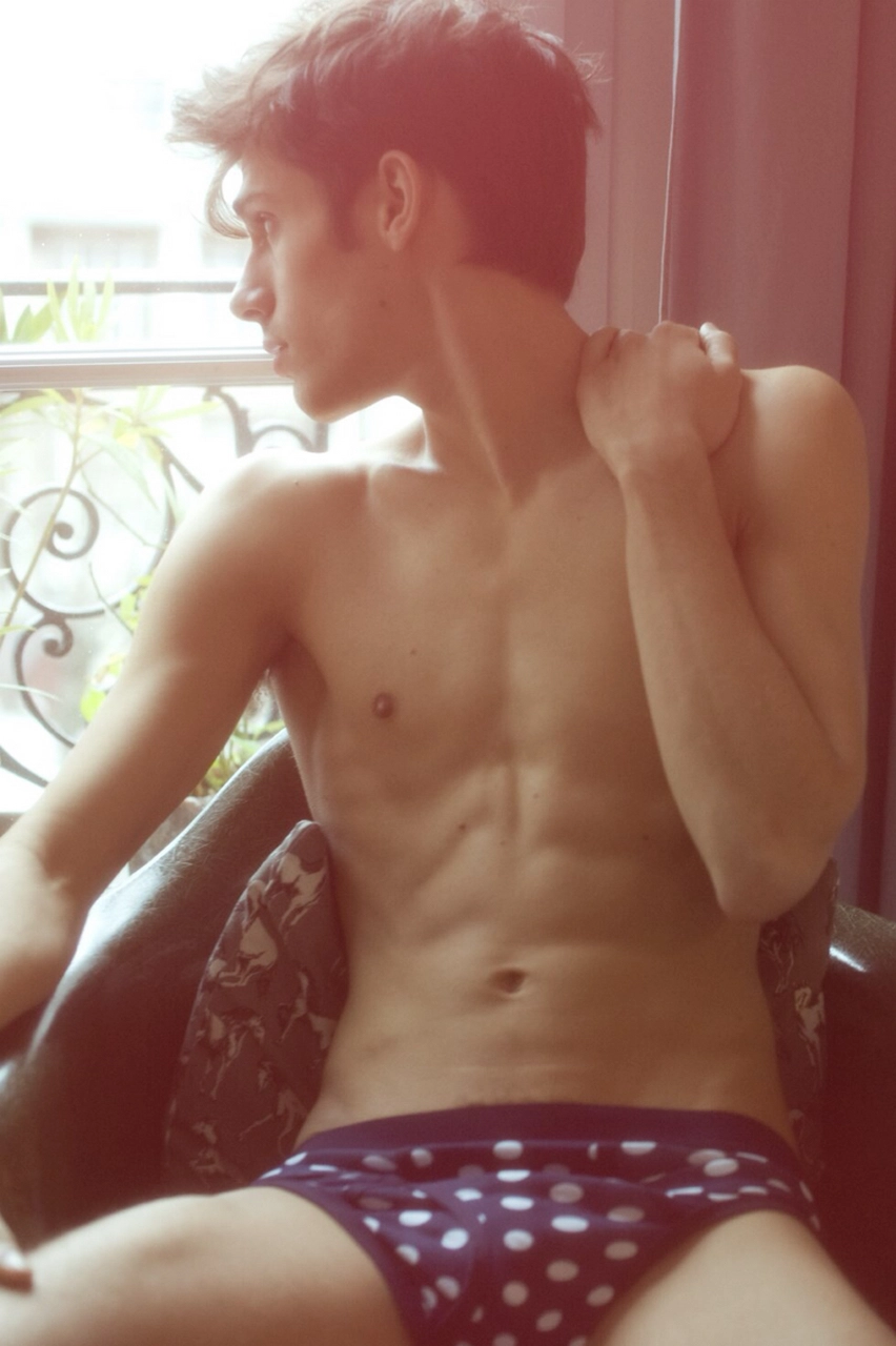 Throbbing Thighs & Tight Trunks: Gay Muscle Bulge